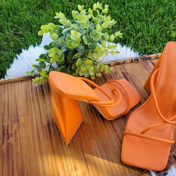 Pretty Little Thing Open Toe Chunky Block Triangular Heel Sandal Sz 9 - Picture 3 of 13